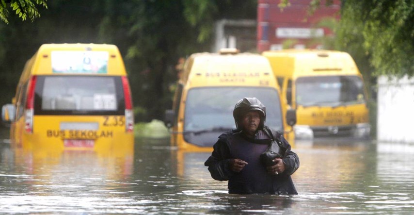 VIDEO Smrtonosne poplave u Džakarti, poginula najmanje 21 osoba